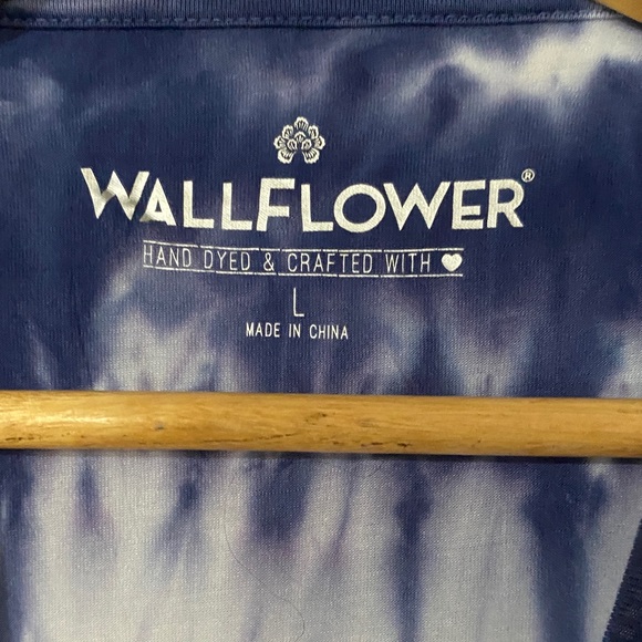 Wallflower | Tye Dyed Cropped | 3/4 Sleeve with pokey detail | Large - Picture 3 of 3